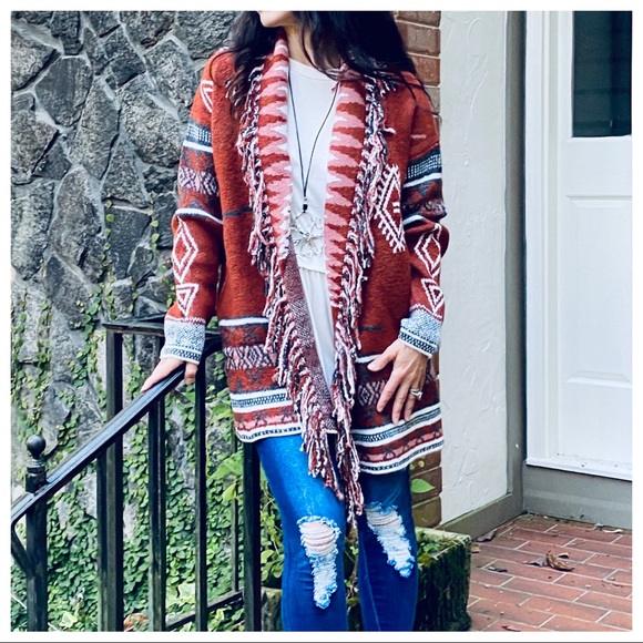 Gorgeous soft knit Aztec Gypsy print fringe jacket - Picture 2 of 11
